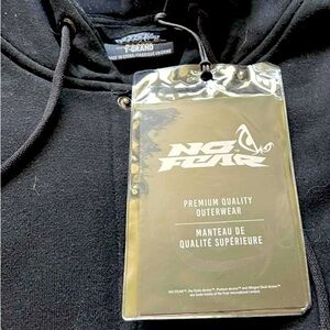 Brand new with tags 
Giftable 
XL
Black and white
Snap hoodie